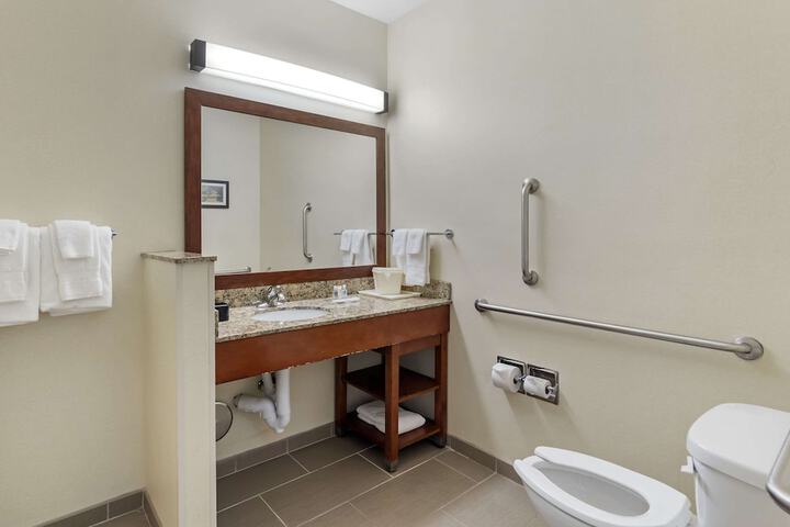 2 Queen Beds Suite (2 of 12)