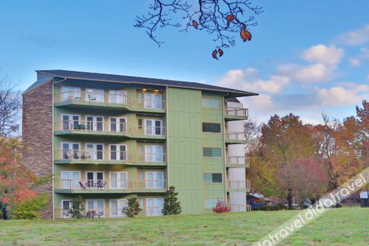 Mid Town 1S 2 Br condo by RedAwning in Gatlinburg, TN