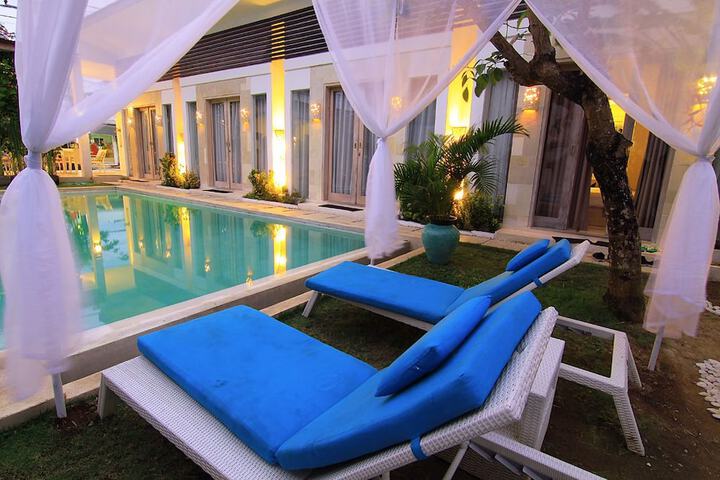 Hotel with Pool