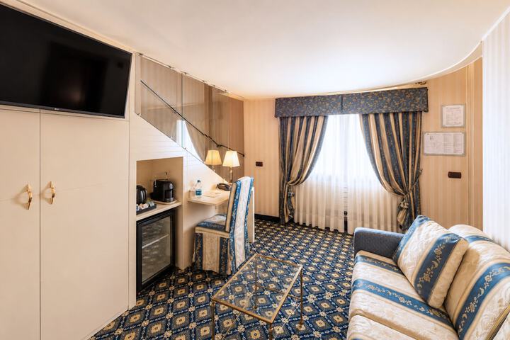Room 34 of 65