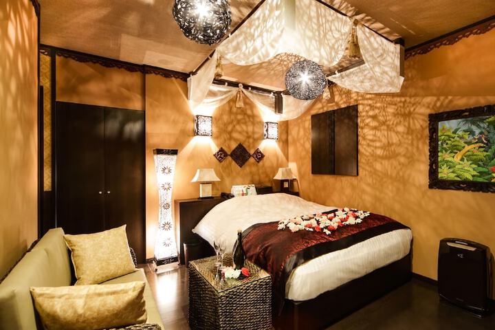 Room 27 of 38