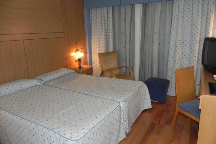 Room 8 of 35