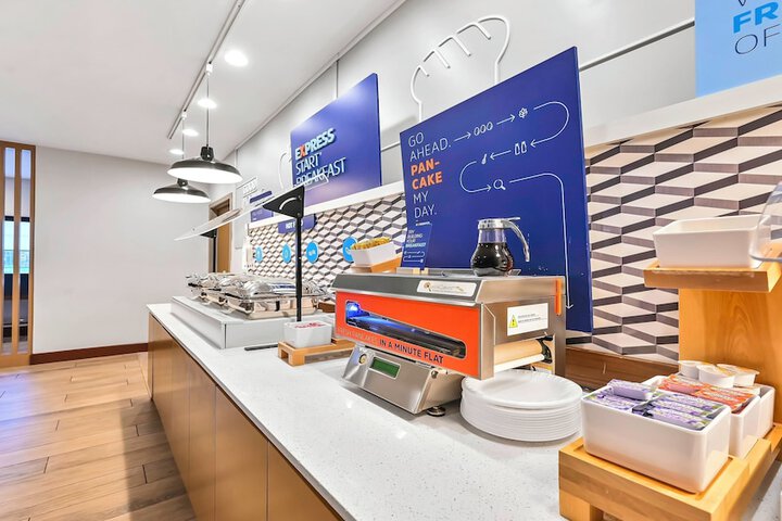 Breakfast/Coffee Service 60 of 75