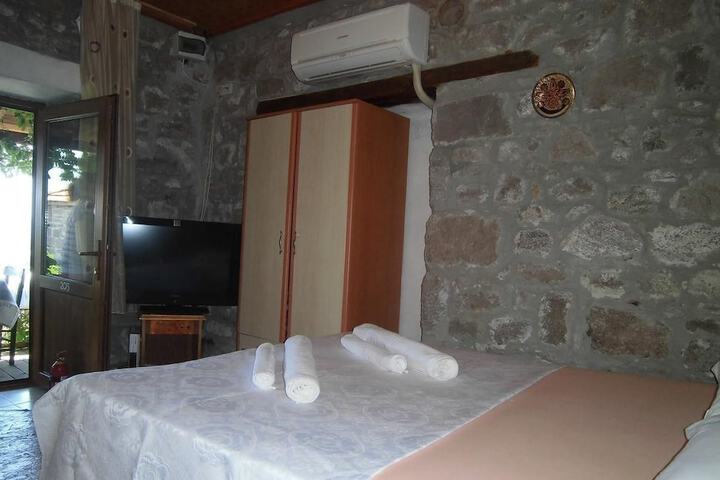 Room 4 of 24