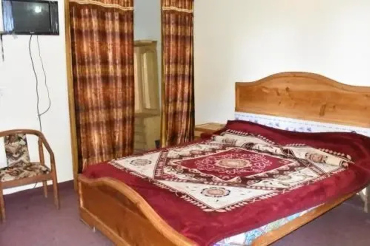 Room 3 of 7