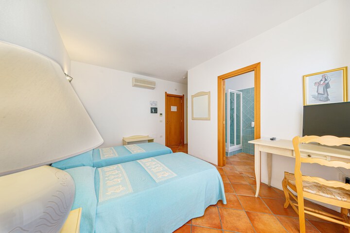 Room 13 of 90
