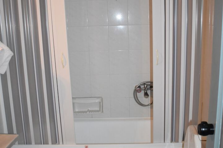 Room 16 of 39