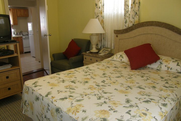 Room 4 of 77