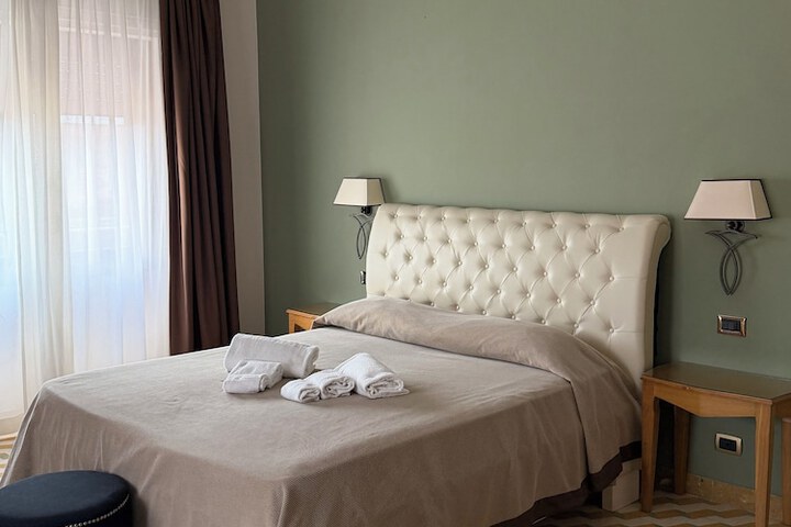 Room 4 of 27