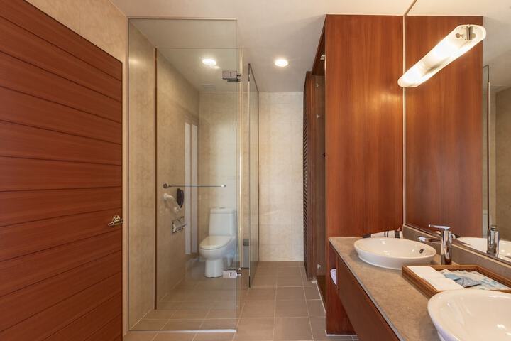 Room 43 of 70