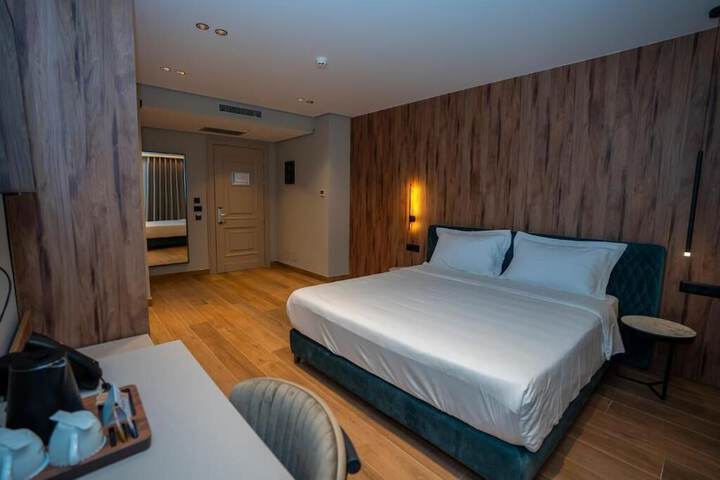 Room 19 of 77