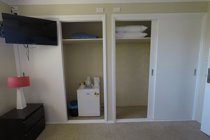 Room 3 of 38