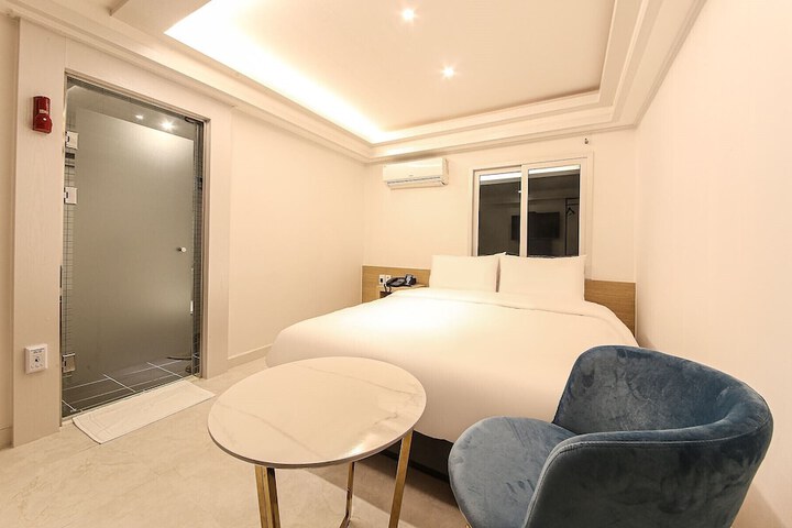 Room 6 of 36