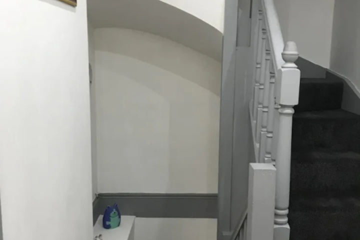 Room 9 of 17