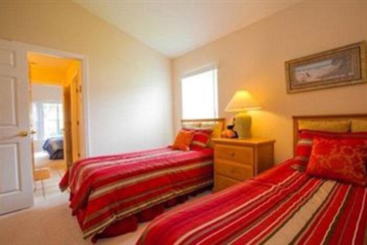 Room 4 of 33