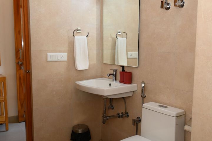 Room 43 of 61