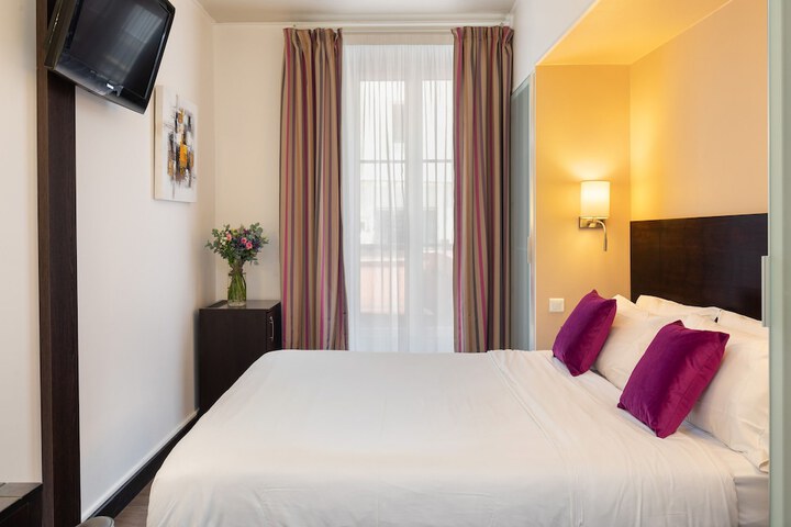 Room 28 of 106