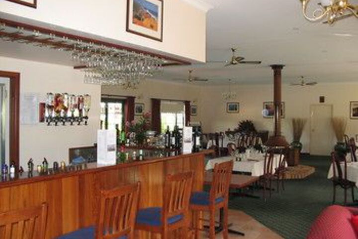 Lounge 18 of 36