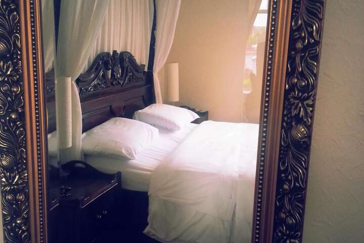 Room 15 of 28