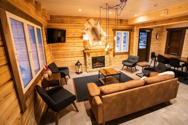 Lounge 2 of 25