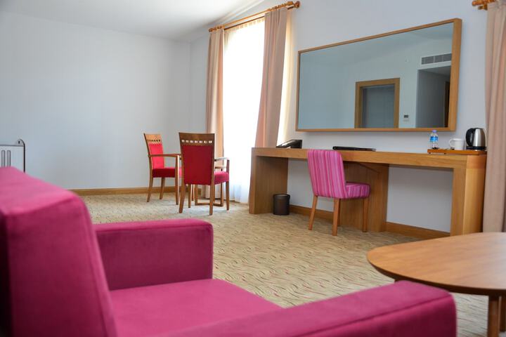 Room 25 of 76