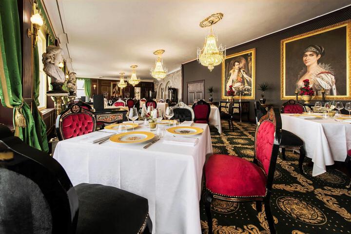 Dining 74 of 75