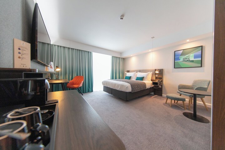 Room 8 of 120