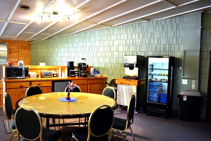 Breakfast/Coffee Service 25 of 39