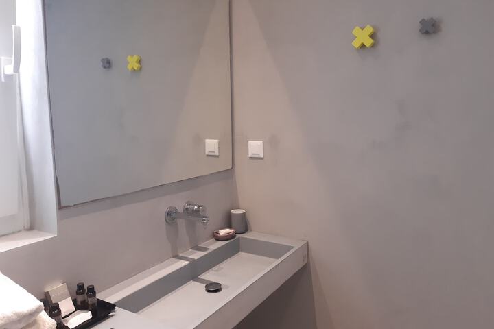 Room 144 of 283