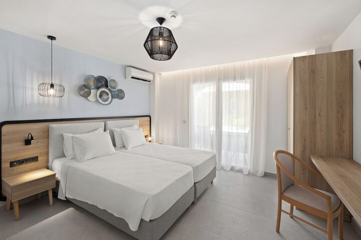 Room 12 of 96