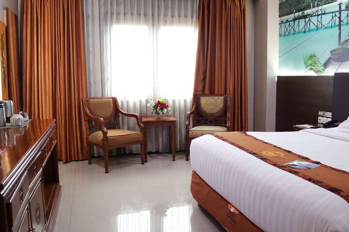 Room 9 of 32