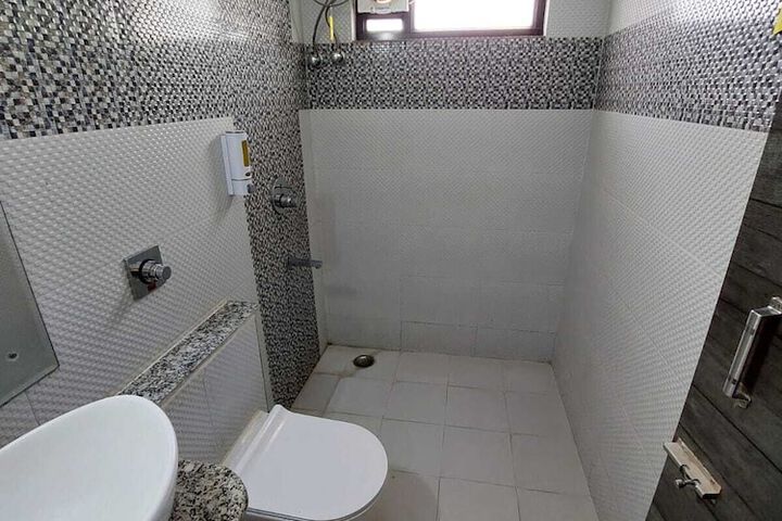 Room 10 of 19