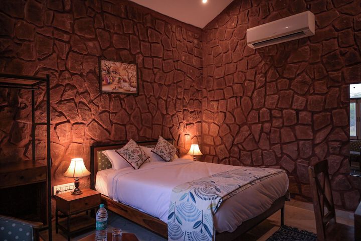 Room 5 of 25