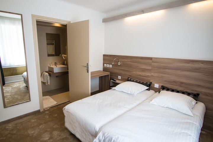 Room 9 of 39