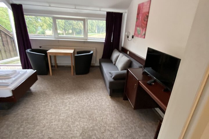 Room 22 of 106