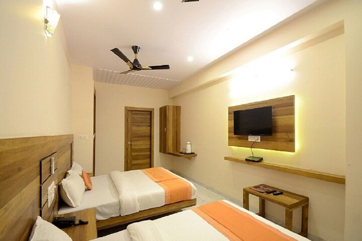 Room 11 of 39