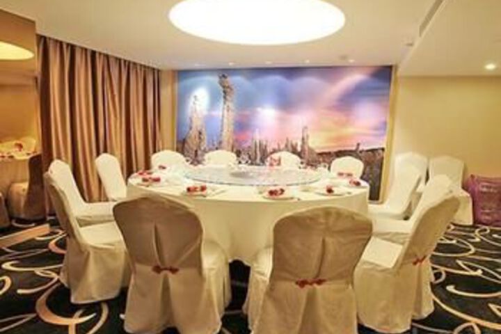 Dining 145 of 180