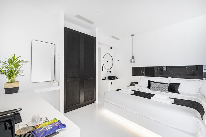 Room 53 of 166