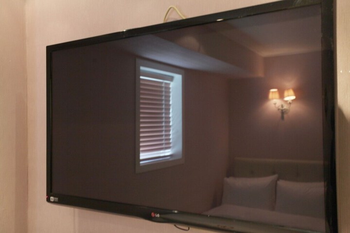 Room 2 of 71