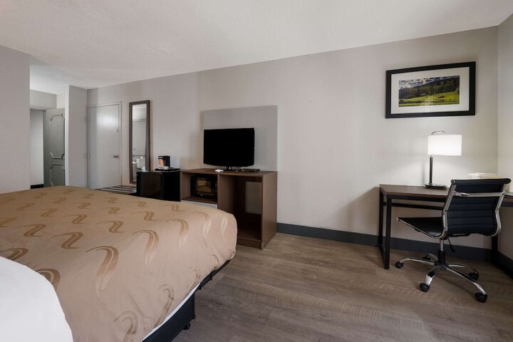 Room 9 of 37