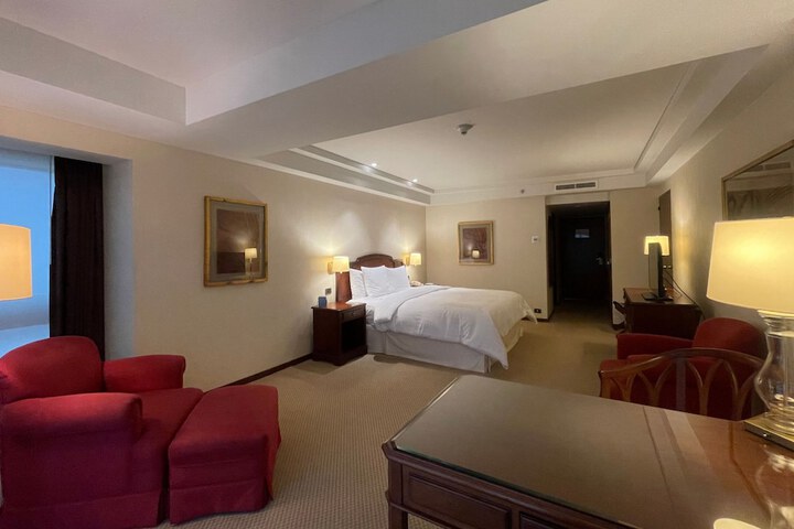 Room 9 of 170