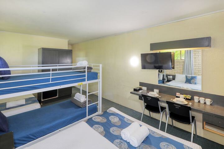Room 13 of 29