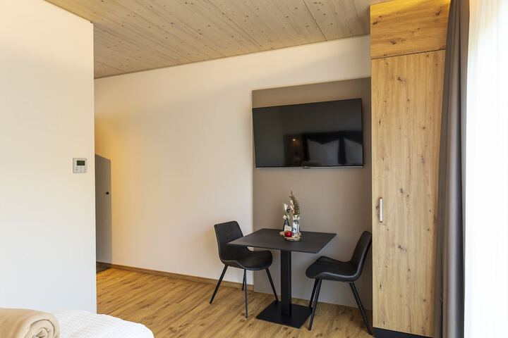 Room 10 of 38