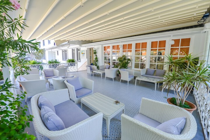 Guest Lobby