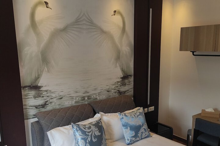 Room 8 of 14