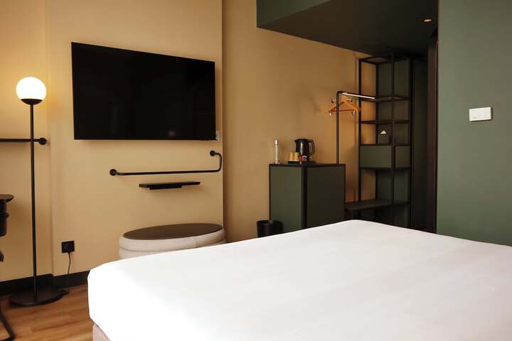 Room 17 of 90