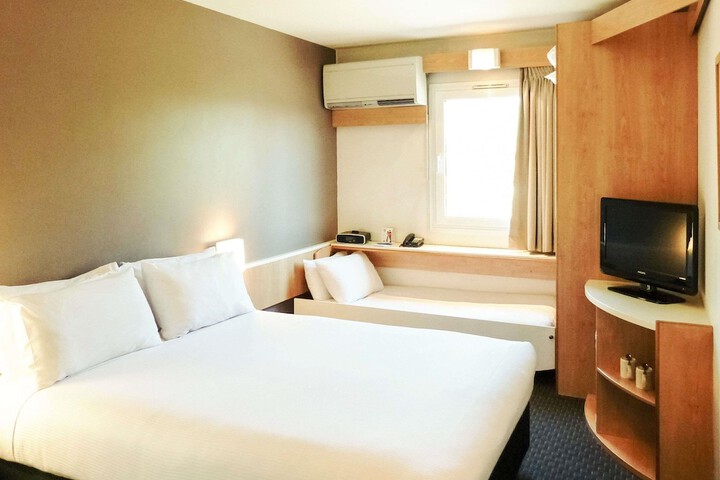 Room 27 of 70