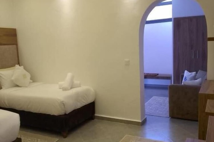 Room 12 of 42
