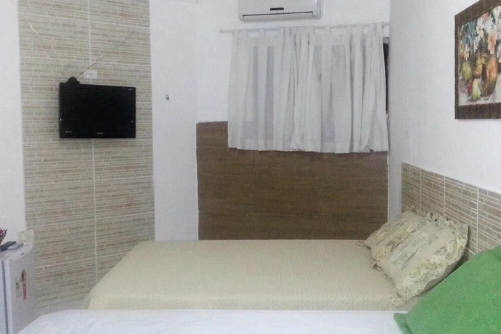 Room 6 of 25