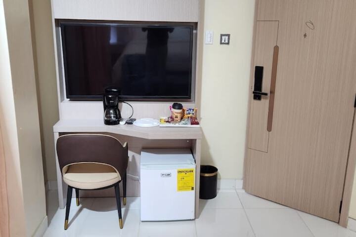 Room 17 of 33